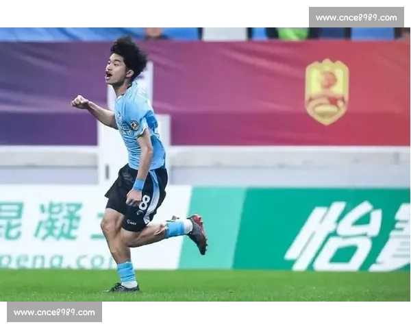 半场战报：申花 1-2 大连英博 吕焯毅世界波点燃赛场